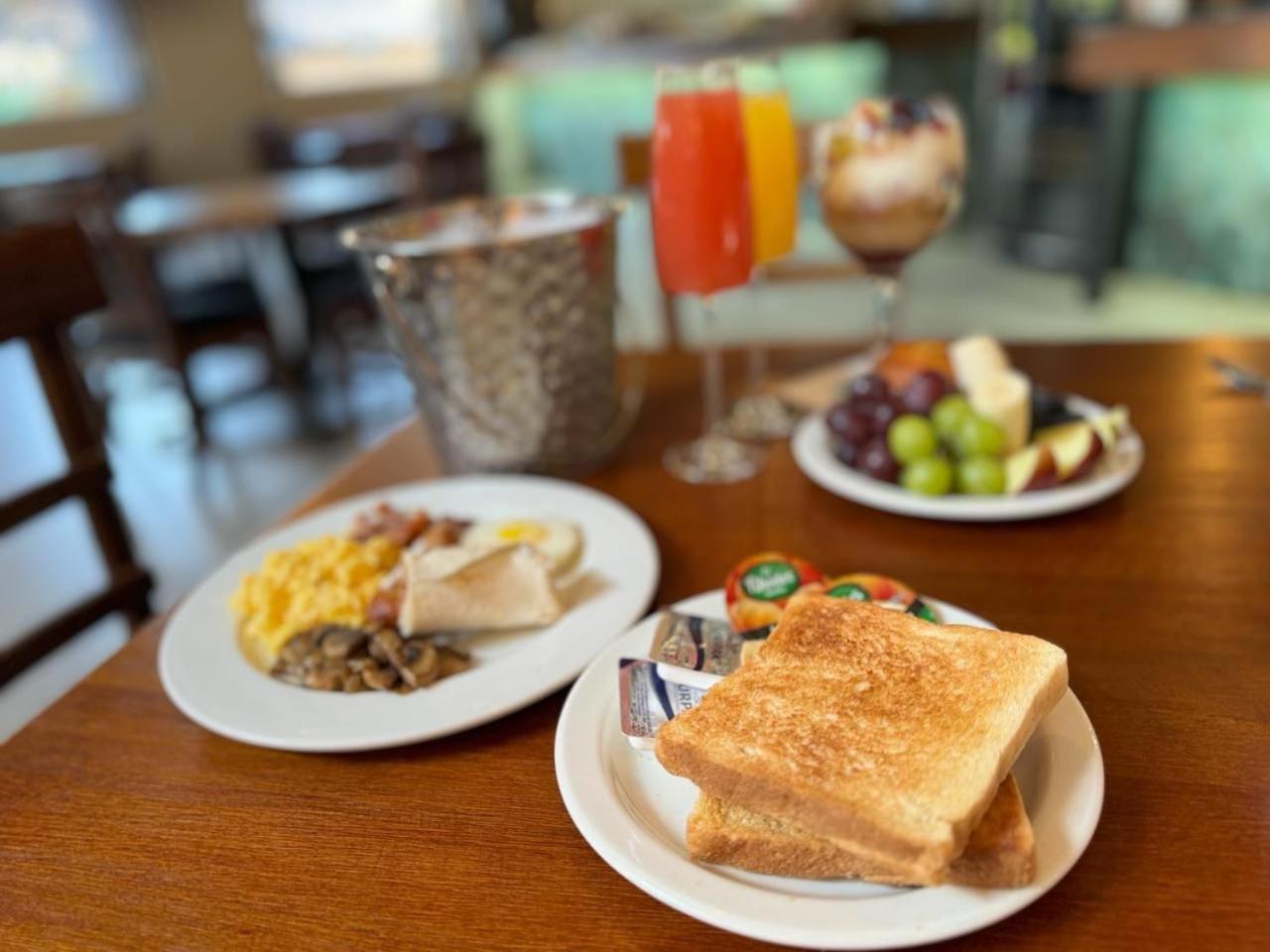 Manor Hills Guest Lodge Rustenburg Ngoại thất bức ảnh