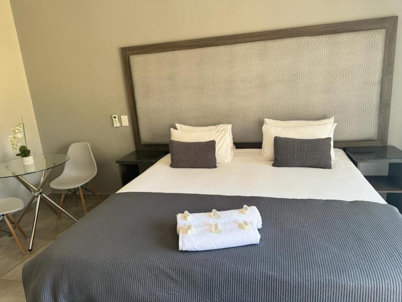 Manor Hills Guest Lodge Rustenburg Ngoại thất bức ảnh