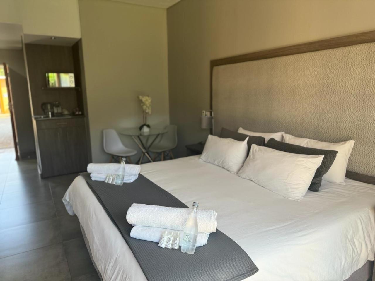 Manor Hills Guest Lodge Rustenburg Ngoại thất bức ảnh
