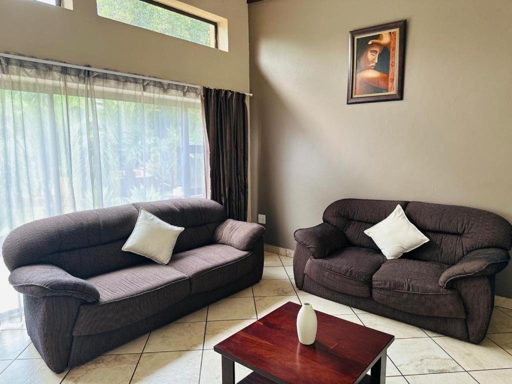 Manor Hills Guest Lodge Rustenburg Ngoại thất bức ảnh